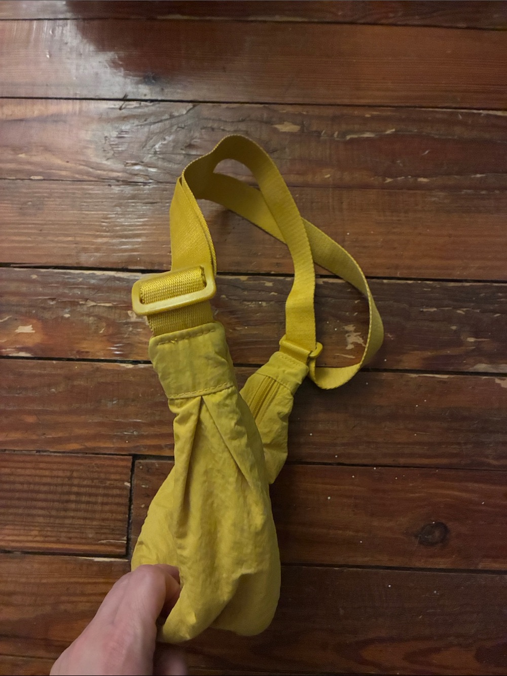 Uniqlo Mustard Yellow Crossbody Bag. Zipper, 2 inner pockets, adjustable strap. - Picture 3 of 7
